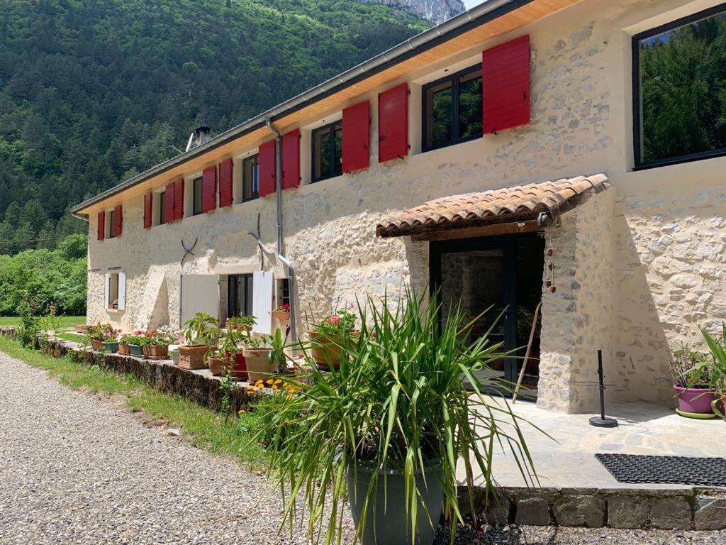 Hotel La Bergerie A Menee Châtillon-en-Diois Exterior foto